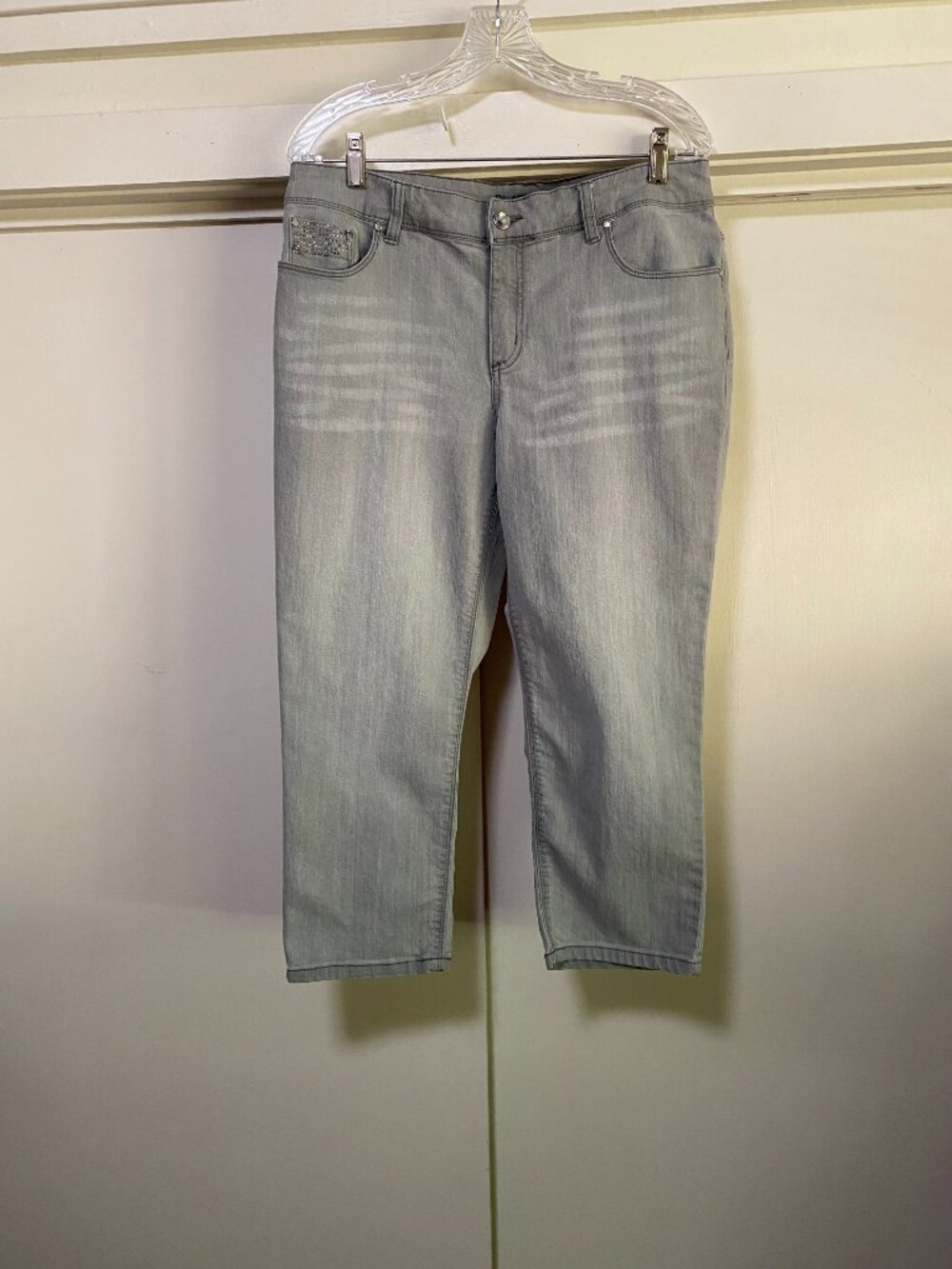Chico's silver/gray jean capri's w/bling, size 2 (12/14)